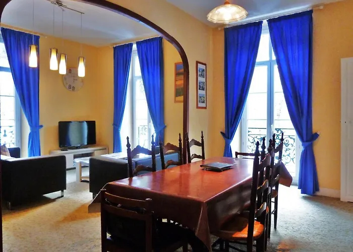 Vaste Appartement, Lumineux, 8 Couchages Eaux-Bonnes